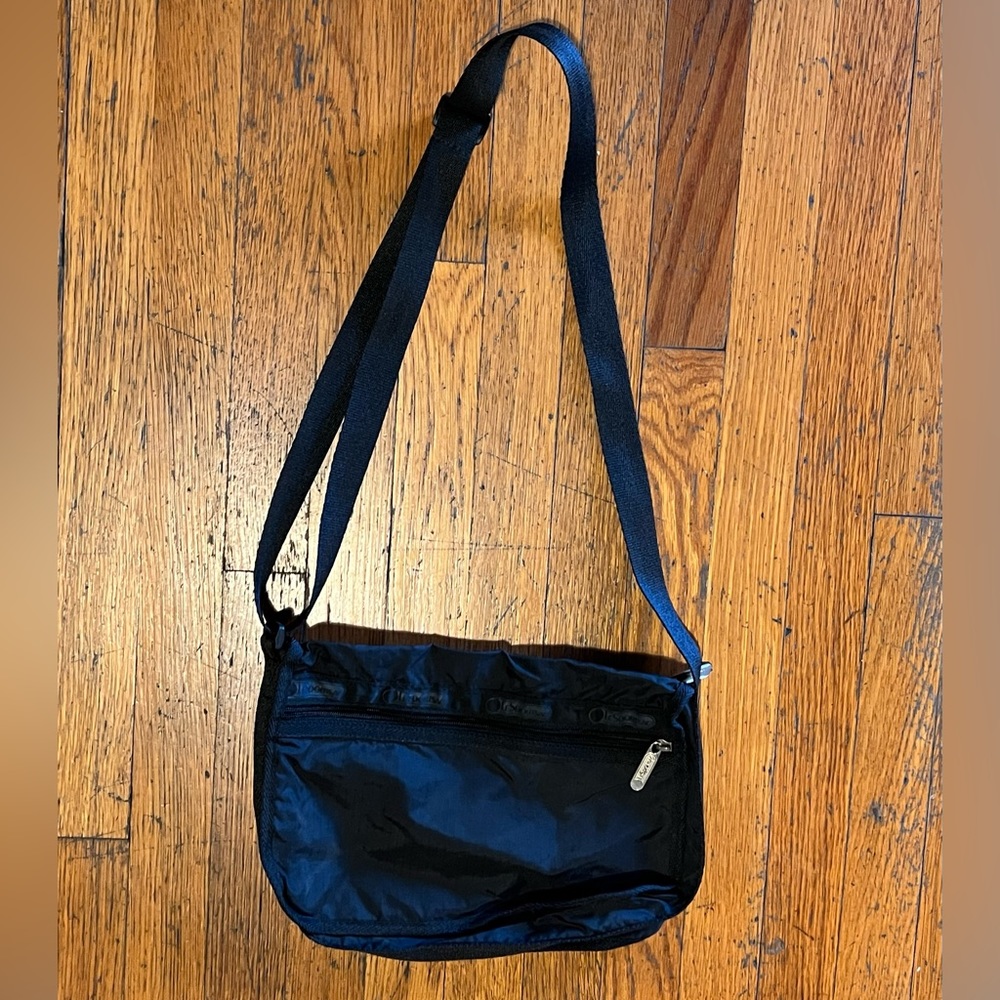 LeSportsac black purse nylon non rip vintage